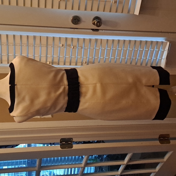 Elegant Dress White House black market. - Picture 4 of 5